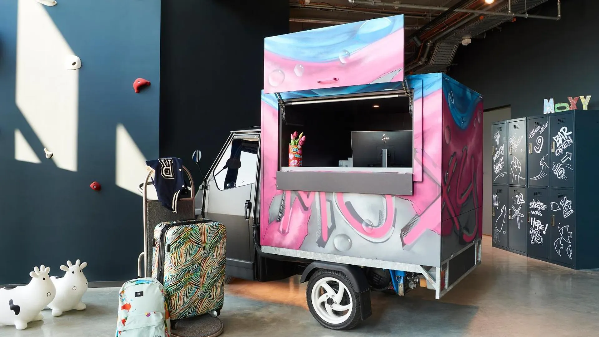 Hotel Moxy Amsterdam Schiphol Airport Hoofddorp 4*,