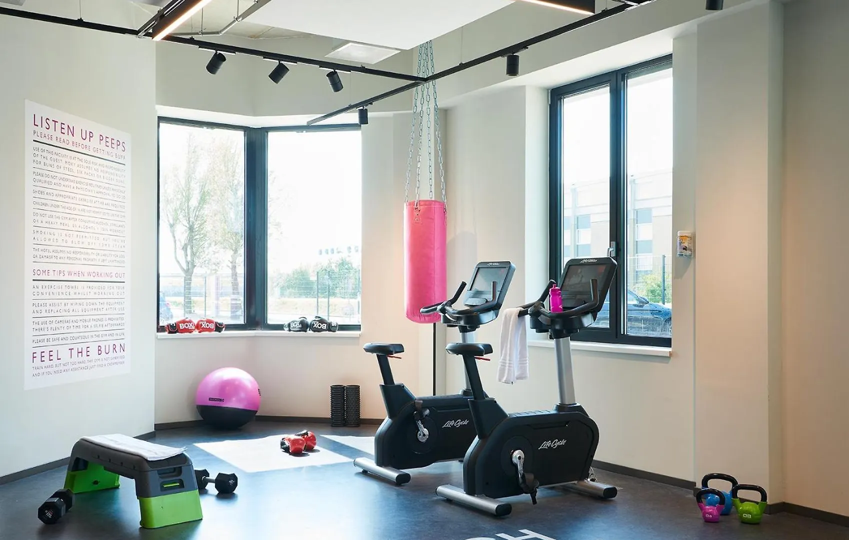 Moxy Amsterdam Schiphol Airport Hotel Hoofddorp